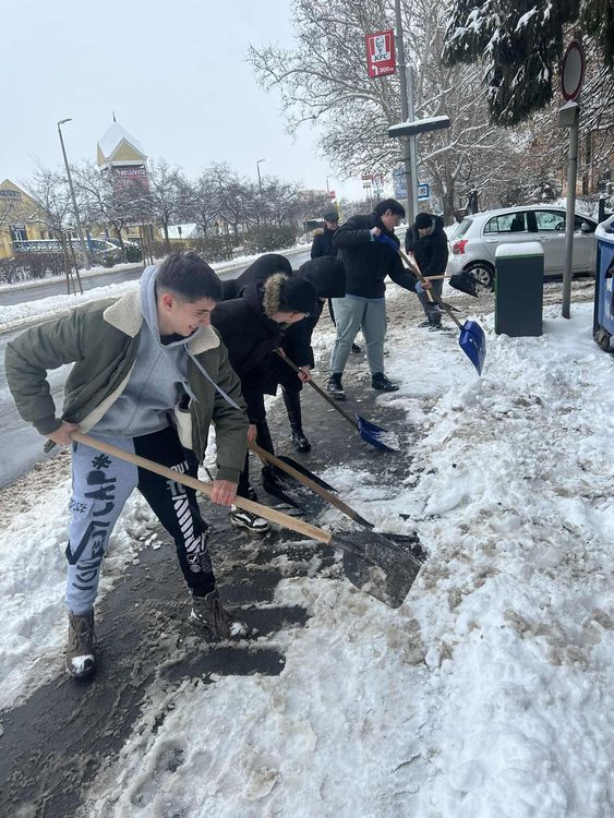 Tanulás a gyakorlatban – hóeltakarítás és földrajzóra egyben!